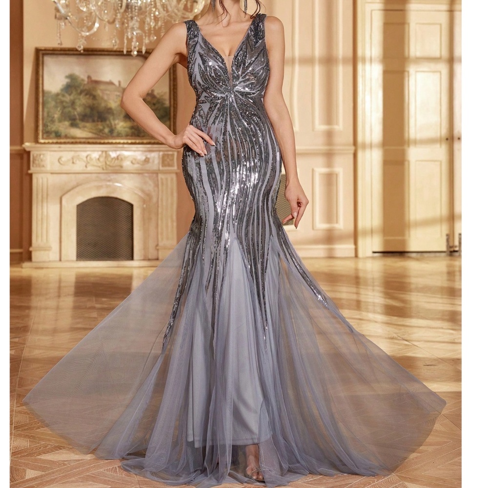Luxe Black V neck Sequin Mermaid Hem Fitted Party Evening Wedding Dress - Picture 7 of 9